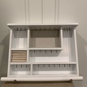 Jewlery organizer.